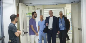 Au chevet de son fils en soins intensifs après une attaque terroriste, l&rsquo;ambassadeur israélien aux États-Unis dénonce les « mensonges dangereux » de Mamdani