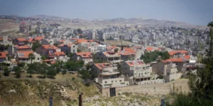 Police arrête 155 Palestiniens infiltrés dans le nord de Jérusalem