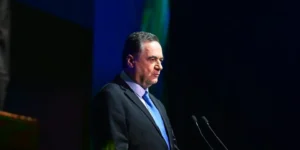 Katz menace le Hezbollah de pertes territoriales si ce dernier participe à l’attaque iranienne