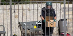 Bombe factice retrouvée avec le drapeau du Bataillon Nukhba en Samarie