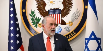 Le ministre des Affaires étrangères Sa’ar rencontre Huckabee alors que les tensions au Moyen-Orient s&rsquo;accroissent