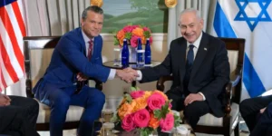 Hegseth s’est entretenu avec Netanyahou à une base de l’armée de l’air israélienne dans le contexte des tensions au Moyen-Orient