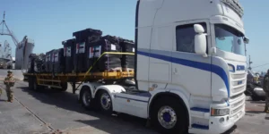 9 activistes Tsav bloquent des camions d’aide à Gaza, la police intervient