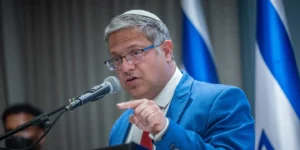 Itamar Ben-Gvir fait un argumentaire sur la sécurité auprès des électeurs anglophones avant l’élection du 27 octobre