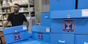 Jour du scrutin : ouverture des bureaux de vote alors que les Israéliens votent pour la 26e Knesset