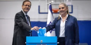 C’est le jour du peuple : Herzog appelle les Israéliens à voter lors de l’élection nationale