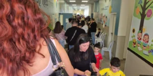 Une fête pour la démocratie : Israël marque le jour des élections, à la fois solennel et festif