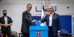 Herzog appelle à des arrestations pour des irrégularités électorales lors des élections à la Knesset